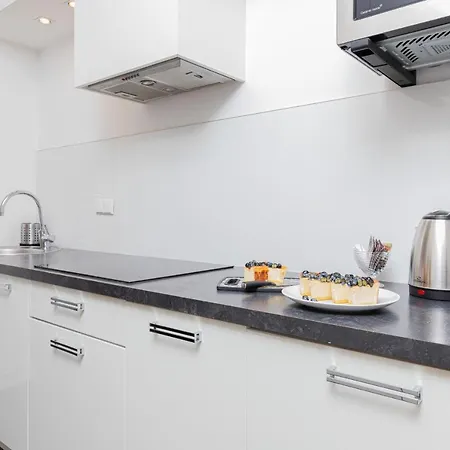 Atelier By Renters Apartment